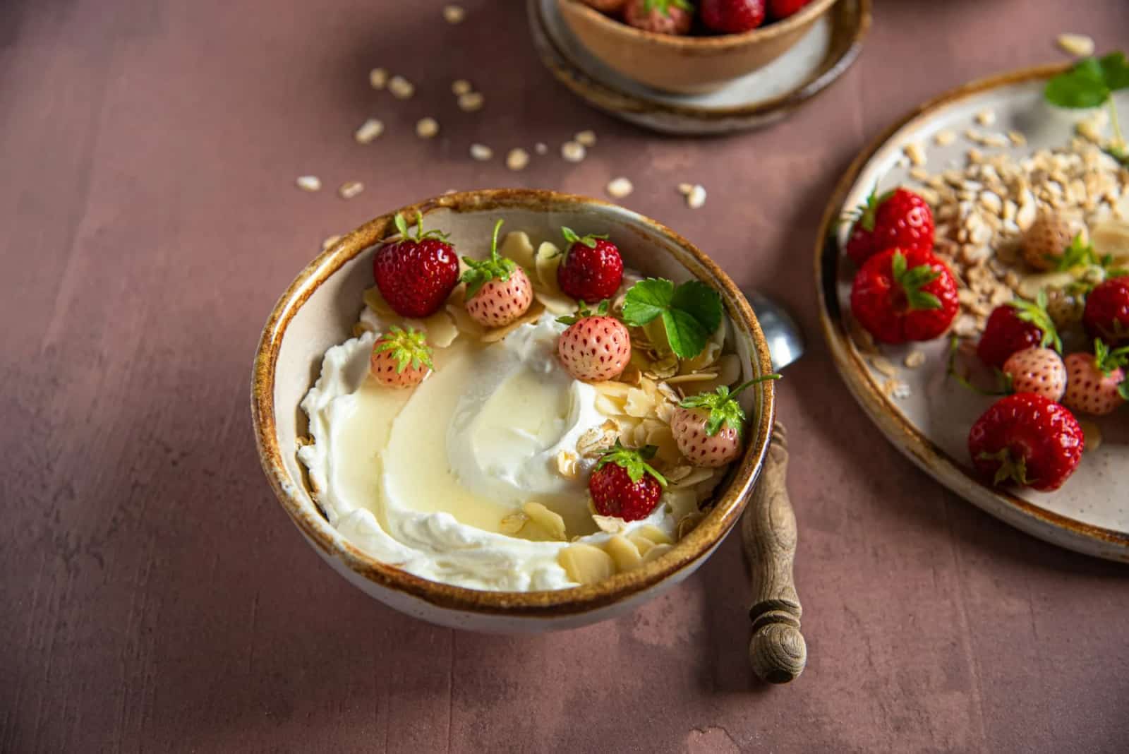 Jogurtas su braškėmis ir granola